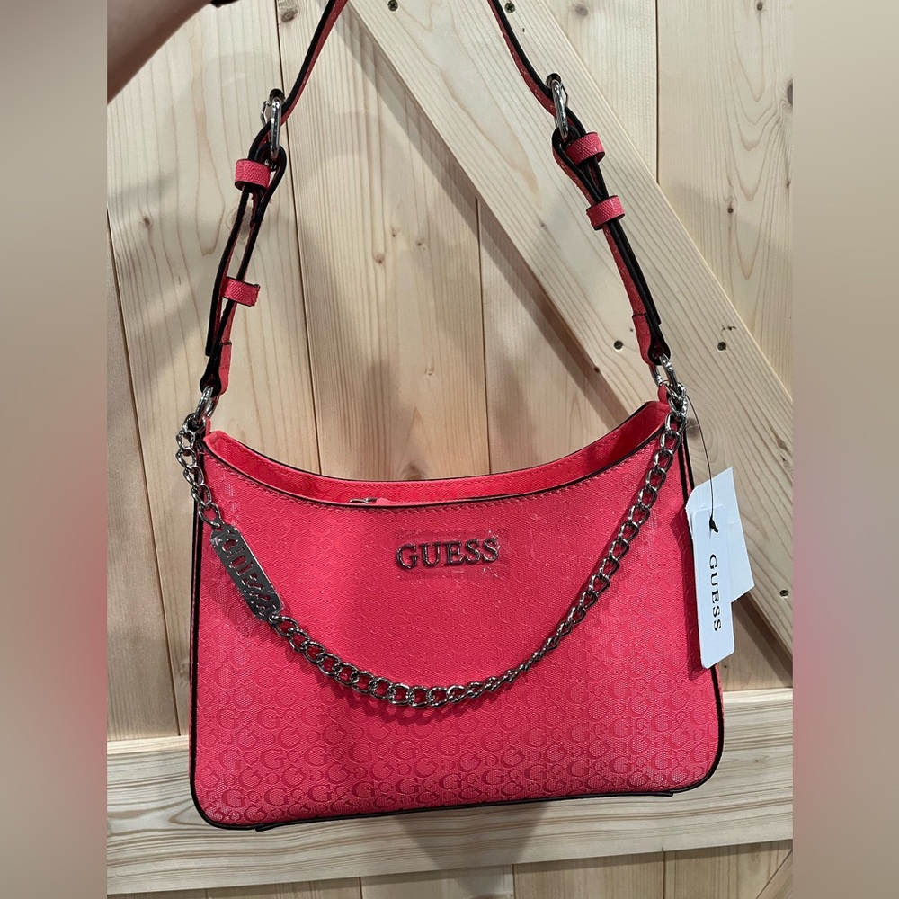 Guess Shoulder Bag

Color: Watermelon